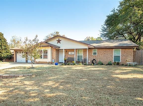 3rd image of 803 Cherry Laurel Ln
