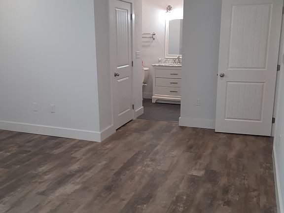 5th image of 28 Southview Ave