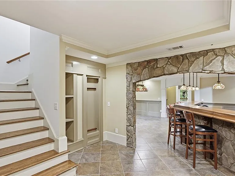 4563 Fountain Dr NE — Photo 27