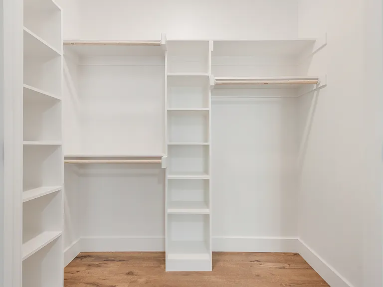 913 E 10th St #1 — Photo 10