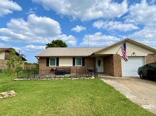 610 N Rocking Horse Ln, Yale, OK 74085