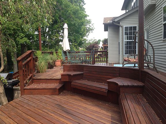 Bi-level  deck 