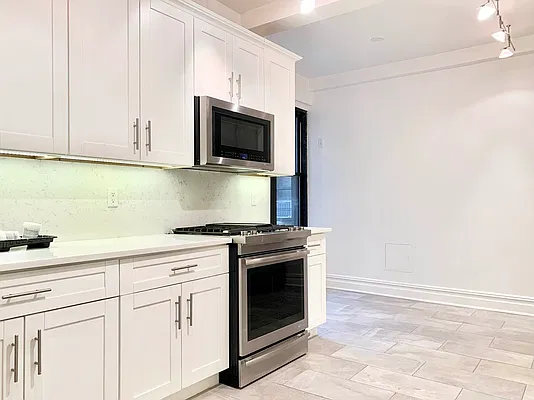 Rented by Arwell Realty | media 7