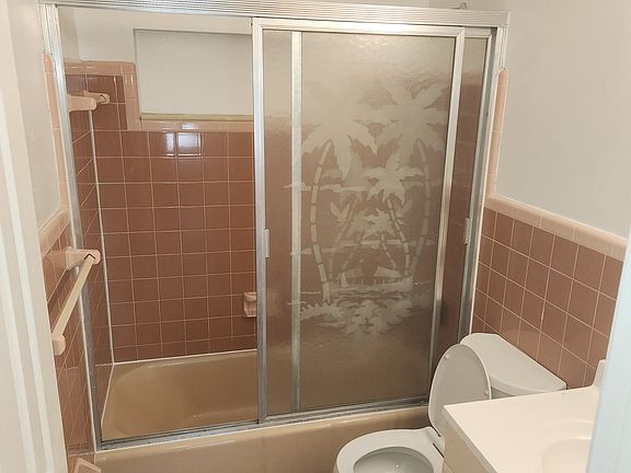 3rd image of 403 NW 25th St APT 1