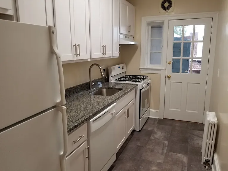 Mount Vernon Ave Apartments — Photo 8
