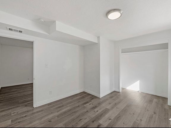 5th image of 137 E Wentworth Ave #Basement