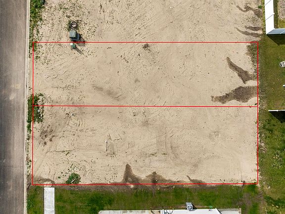 3rd image of 2425 & 2429 Landmark Dr