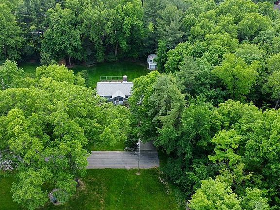 2nd image of 835 Crestview Dr