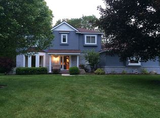 9094 Scenic Dr, Brighton, MI