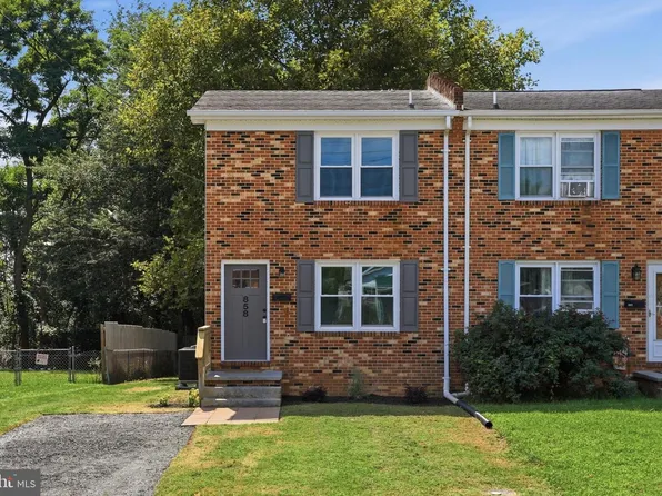 858 W 11th St, Front Royal, VA 22630