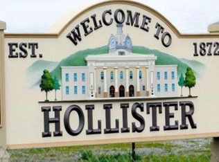 1080 Memorial Dr APT D, Hollister, CA 95023