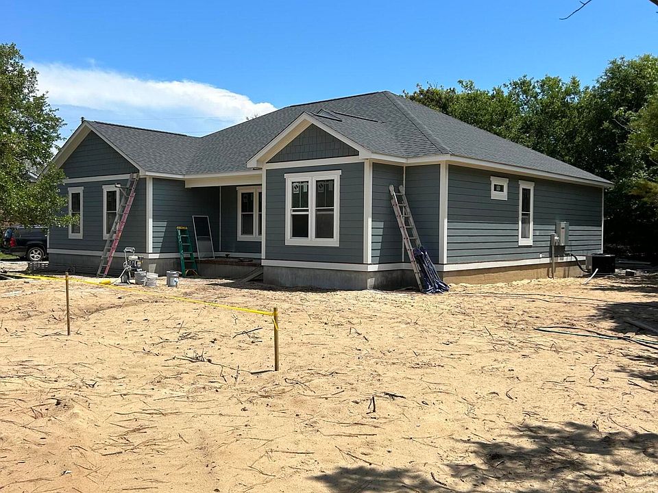 1st image of 305 Pine Knoll Circle