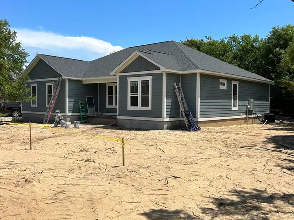 305 Pine Knoll Circle, Pine Knoll Shores, NC 28512