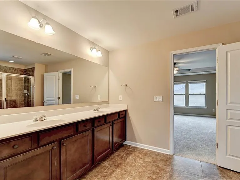 4228 Woods Creek Ln — Photo 68