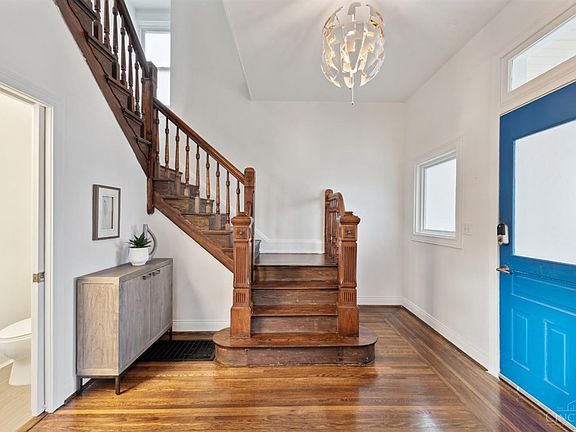 2nd image of 4003 Forest Ave