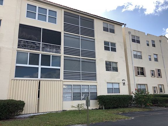 3rd image of 2871 Somerset Dr APT 317
