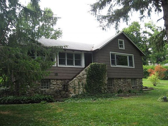 3rd image of 15 Lakeside Dr
