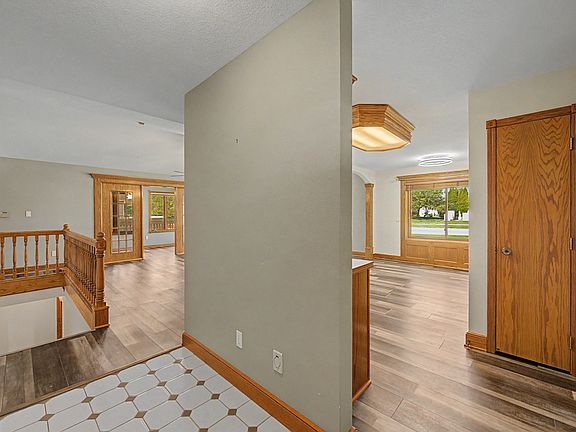 4th image of 1012 8th St SE