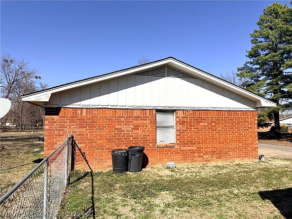 4th image of 210 Roberts Loop