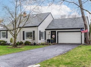 7513 N Crossway Rd, Fox Pt, WI 53217