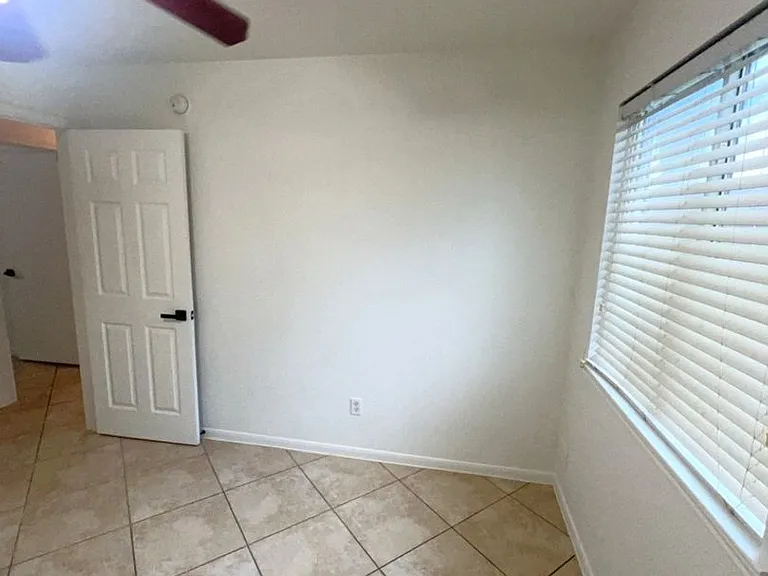 810 Chance Ln — Photo 11
