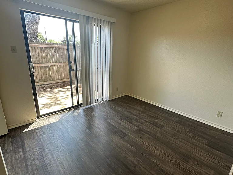 721 Avenue A #7 — Photo 9