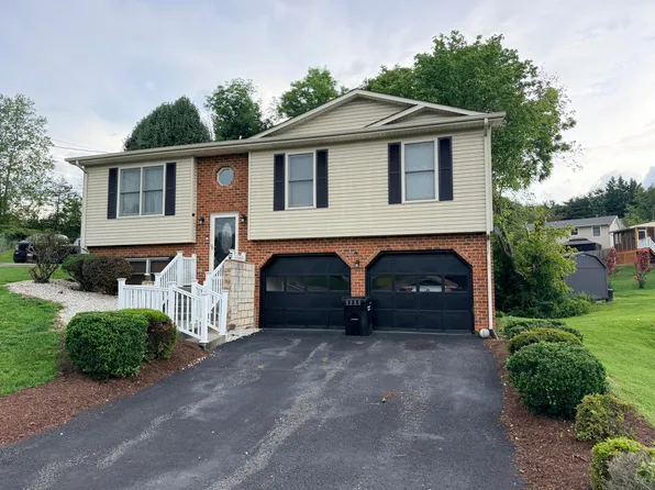 5711 Deputy Dr, Roanoke, VA 24019
