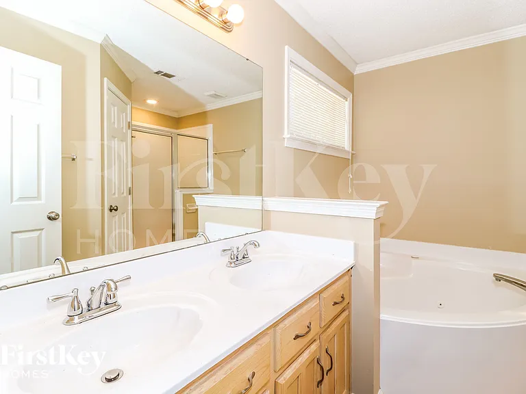 8930 Lake Springs Cv — Photo 9