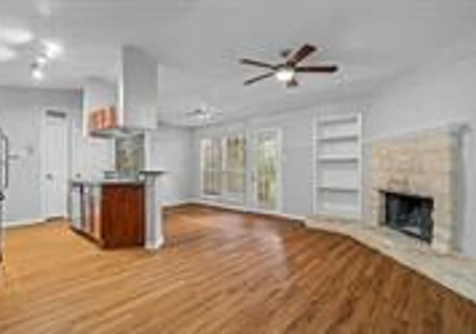West Austin Townhome with Garage — Photo 2