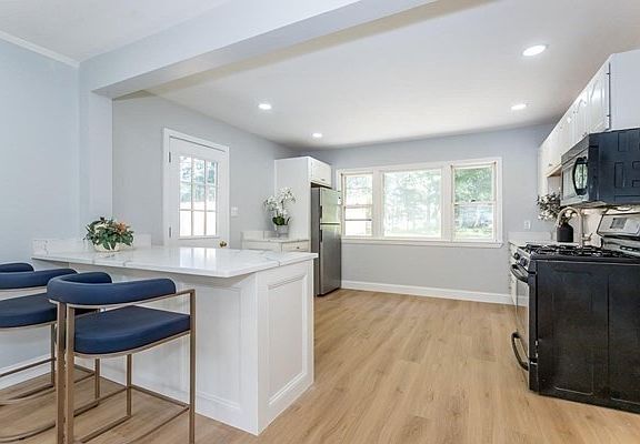 3rd image of 20 Rayburn Rd