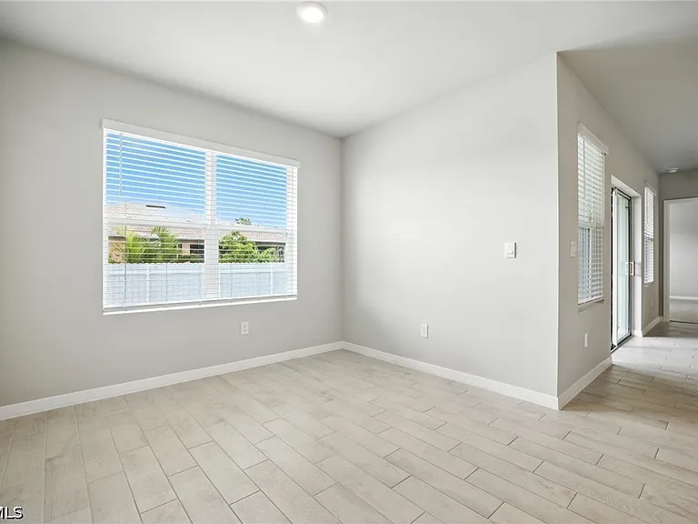 2465 NW 9th St — Photo 32