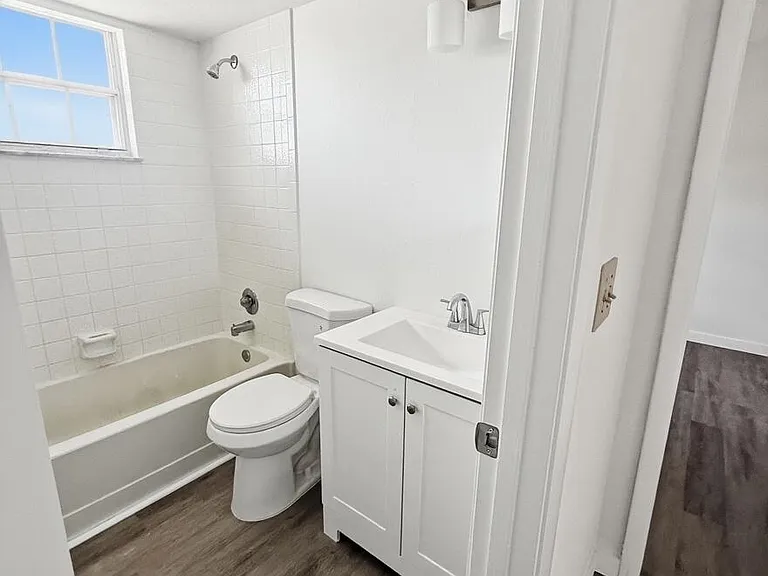 1516 SE Royal Green Cir #202 — Photo 9