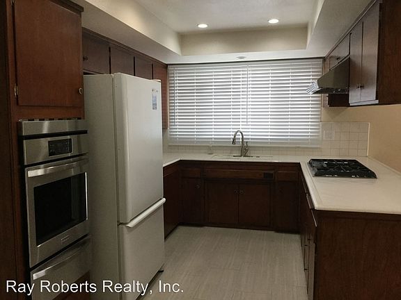 3rd image of 15804 S Saint Andrews Pl
