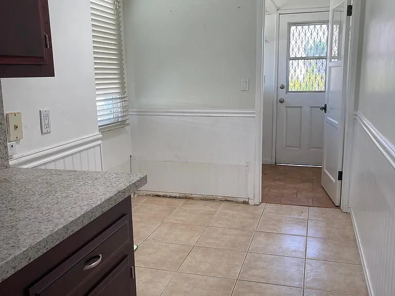2820 Paloma St — Photo 25