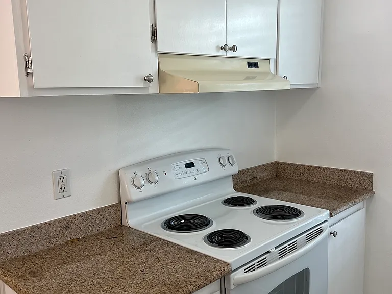 3499 Norton Way #13 — Photo 6
