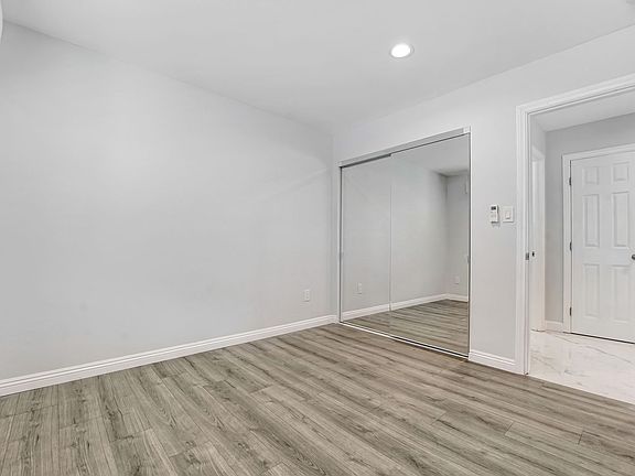 5th image of 10310 Montgomery Ave