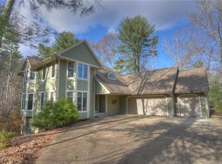 5 Holly Ln, North Stonington, CT 06359