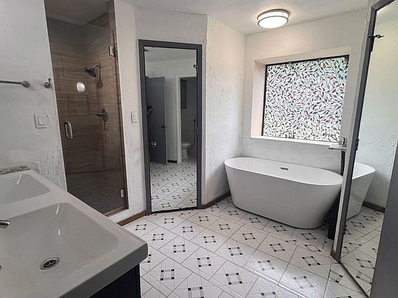 5th image of 8820 Woodstream Dr