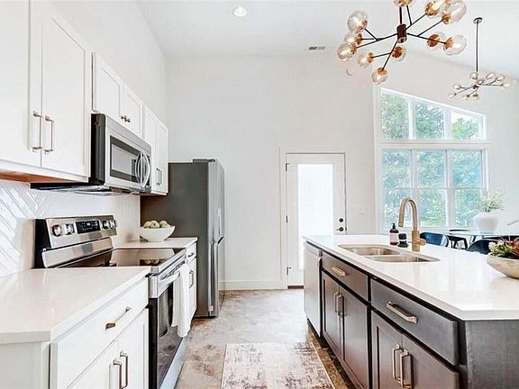 5th image of 103 W Wood St