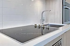39 Roehampton Ave E #2310 — Photo 10