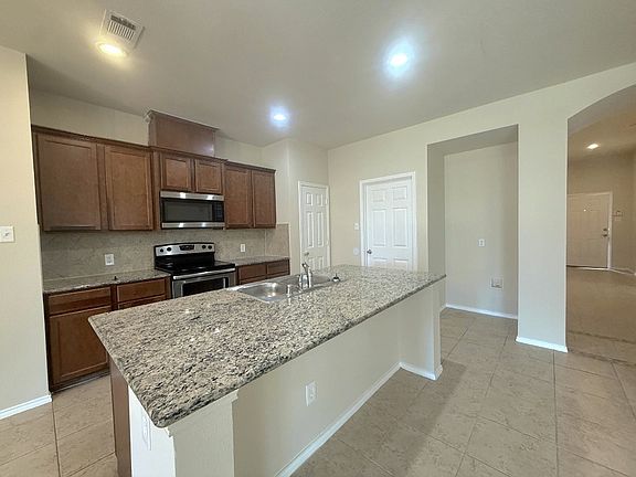 5th image of 511 Highland Fairway Ln