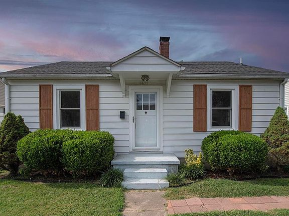 2nd image of 1631 Manor Ct