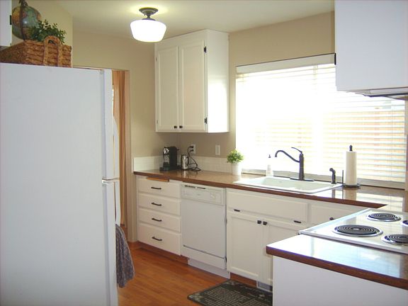 3rd image of 7906 207th St E