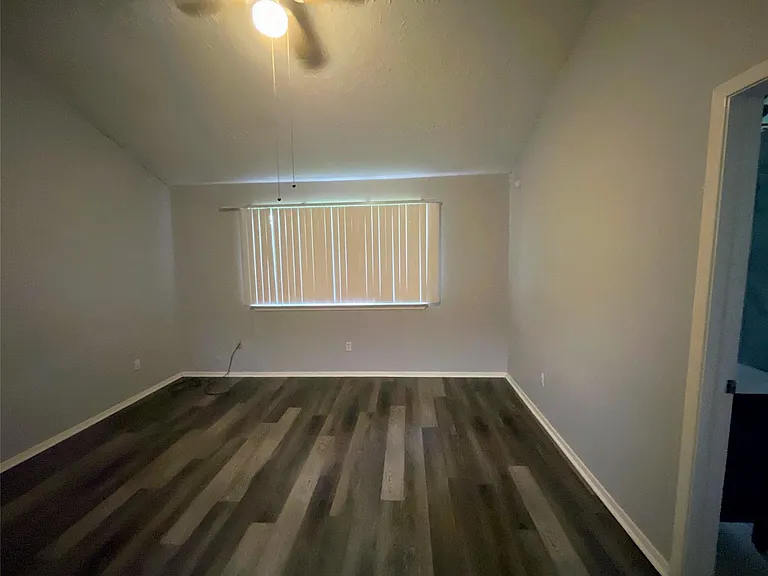 1202 Manorglen Dr — Photo 12
