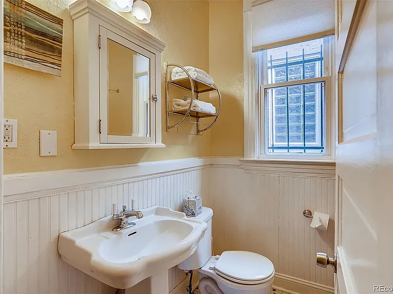 2441 N Vine St — Photo 7