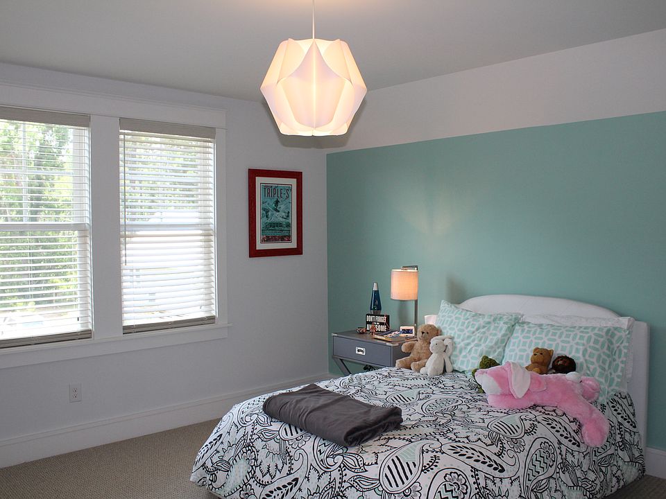 2nd image of 810 Lindsey Ln