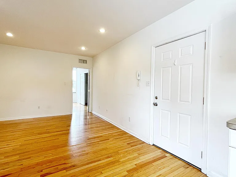 2403 S Broad St — Photo 23