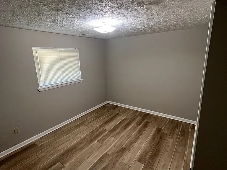 8917 Middlebranch Ave NE — Photo 4