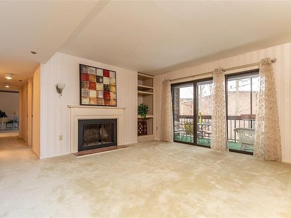 2nd image of 140 Fox Hollow Dr APT 404-B