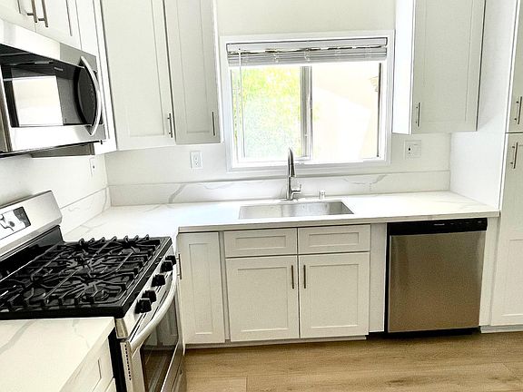 4th image of 1051 N Harper Ave APT 6
